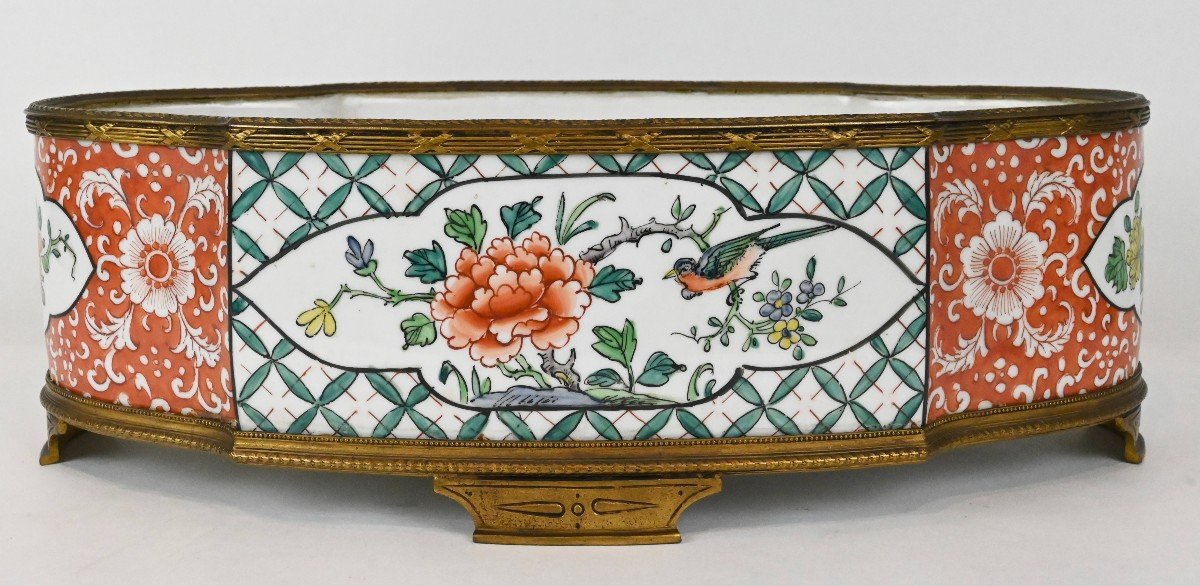 Centre De Table En Porcelaine Polychrome Avec Motifs Floraux - Chine Début Du 20e Siècle